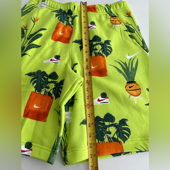 $60 Mens Size M Nike Court Cortez Plant Graphic Printed Sweatshorts DV9613-321 - Picture 5 of 9